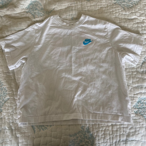 The Nike tee - Picture 1 of 3